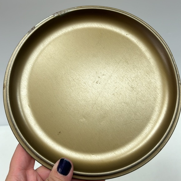 Vintage lidded tin marked  “Guildcraft” NewYork USA - Picture 3 of 11